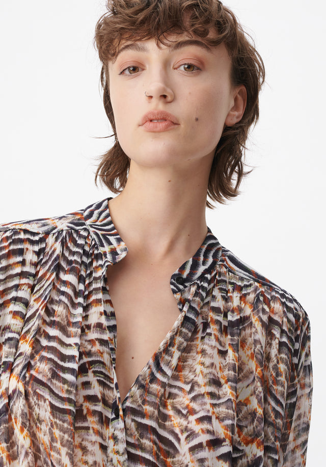 Blouse Baylin zebra shibori - It's simply chic. Featuring a flowy silhouette and wide sleeves,...
