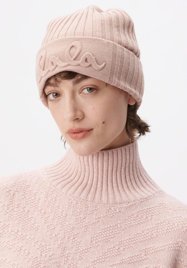 Cap Lissa rosewater - With three lovely colors to choose from and a soft...
