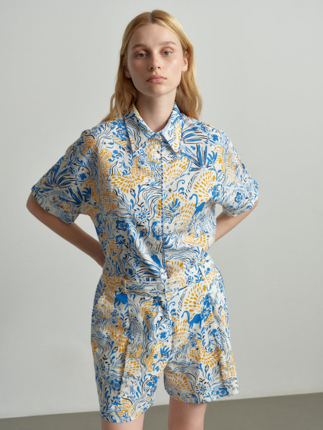 Blouse Betta magic garden day - Diese Bluse wurde sorgfältig aus einer luxuriösen Leinen-Viskose-Mischung gefertigt und...
