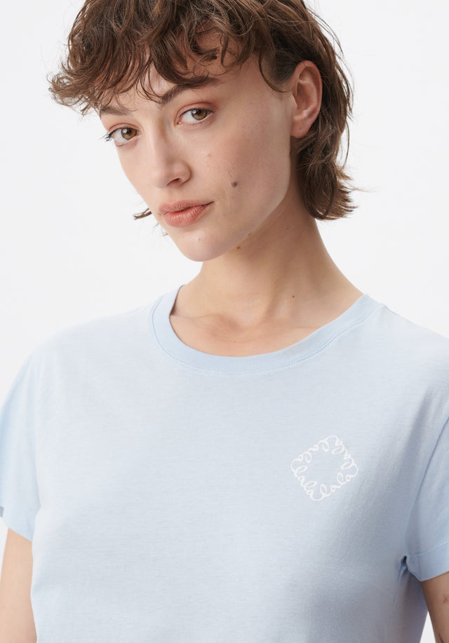 T-Shirt Cara cloud - Classic Cara, unkompliziert und feminin. Aus 100 % Baumwolle mit...
