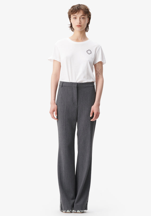 T-shirt Cara white - Classic Cara, unkompliziert und feminin. Aus 100 % Baumwolle mit...
