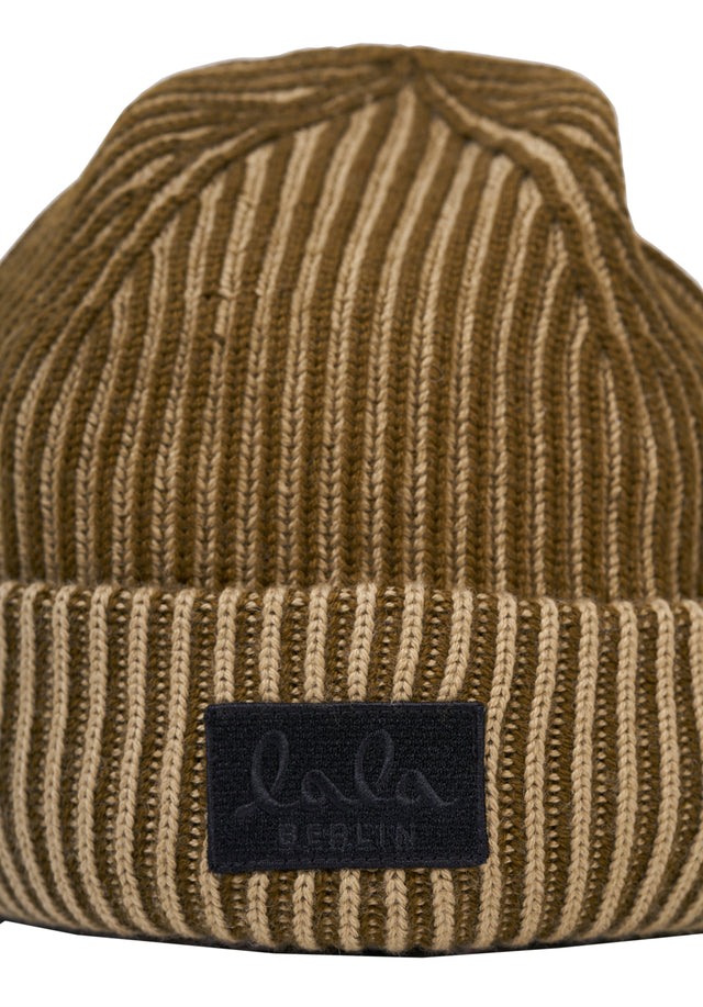Cap Lines dusty olive - Featuring a rib-knit structure and soft wool blend, this cozy... - 3/4