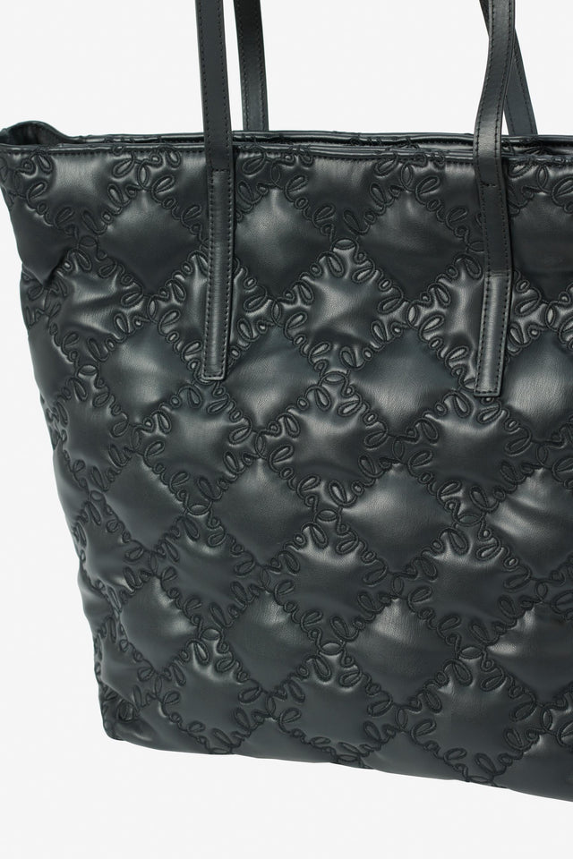 East West Tote Maska lalagram black - An artfully embroidered lala Berlin monogram graces the quilted surface...
