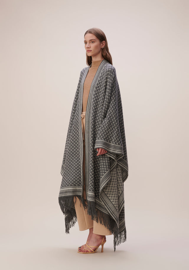 Poncho Trinity Classic Lubecca Flanella - A luxurious cashmere poncho with a jaquard pattern in two...
