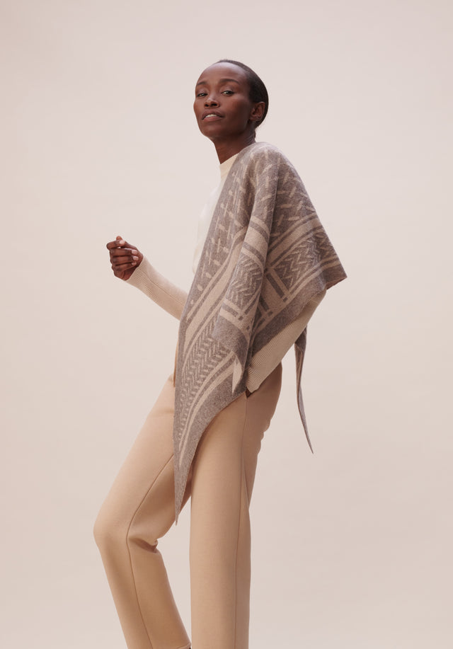 Triangle Goober Stradivari Dune - A rich, double face, triangle shaped cashmere scarf, featuring an... - 2/5