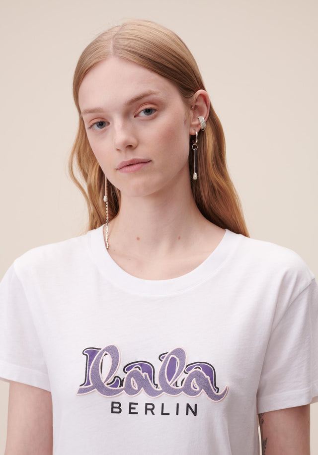 T-Shirt Cara Embroidery White - A classic t-shirt made of 100% cotton, with an embroidered... - 4/5