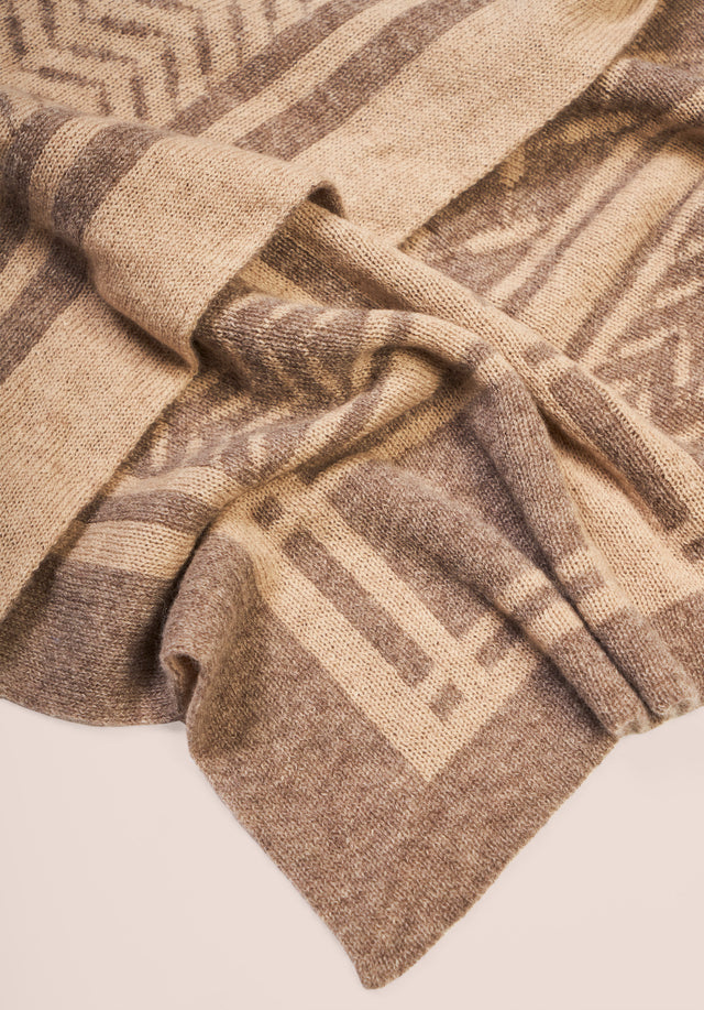 Triangle Goober Stradivari Dune - A rich, double face, triangle shaped cashmere scarf, featuring an... - 4/5