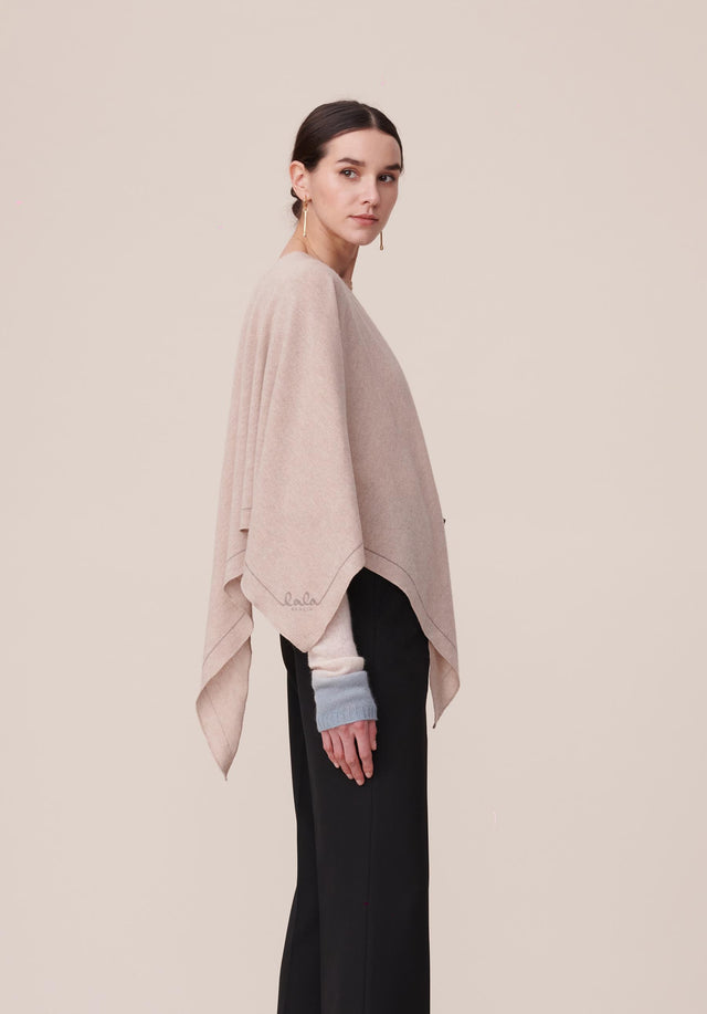 Triangle Solid Logo M Dune beige - A new take on our luxuriosly soft, triangle shaped cashmere... - 2/5