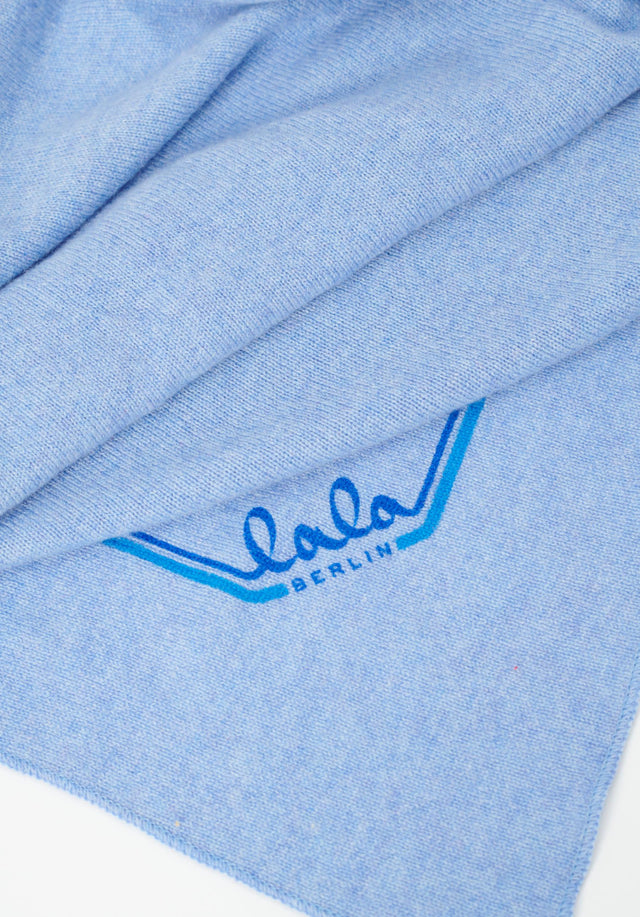 Triangle Solid blue jewel shades - The ultra-soft, versatile cashmere scarf comes with a subtle logo.... - 3/4