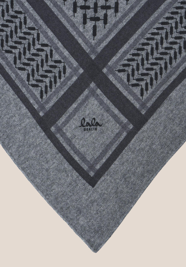 Triangle Trinity Classic L City Middlegrey melange - A large luxuriosly soft, triangle shaped cashmere scarf, featuring a... - 4/5