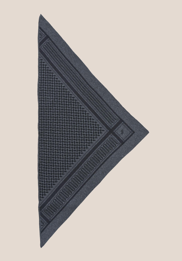 Triangle Trinity Classic M Lubecca Dark grey melange - A luxuriosly soft, triangle shaped cashmere scarf, featuring a classic... - 6/6