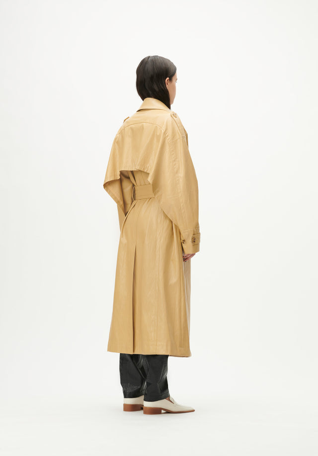 Coat Olivia camel - Einfach außergewöhnlich. Dieser Trenchcoat im Vintage-Stil ist aus glänzendem veganem... - 4/7