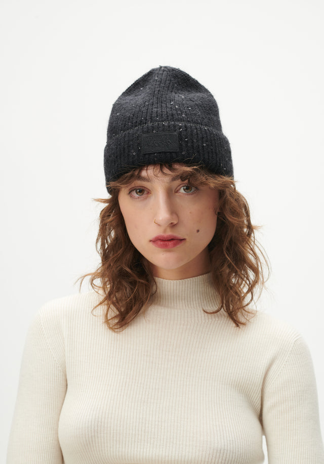 Beanie Aveline black sequins - You're going to need a beanie this winter, and we...
